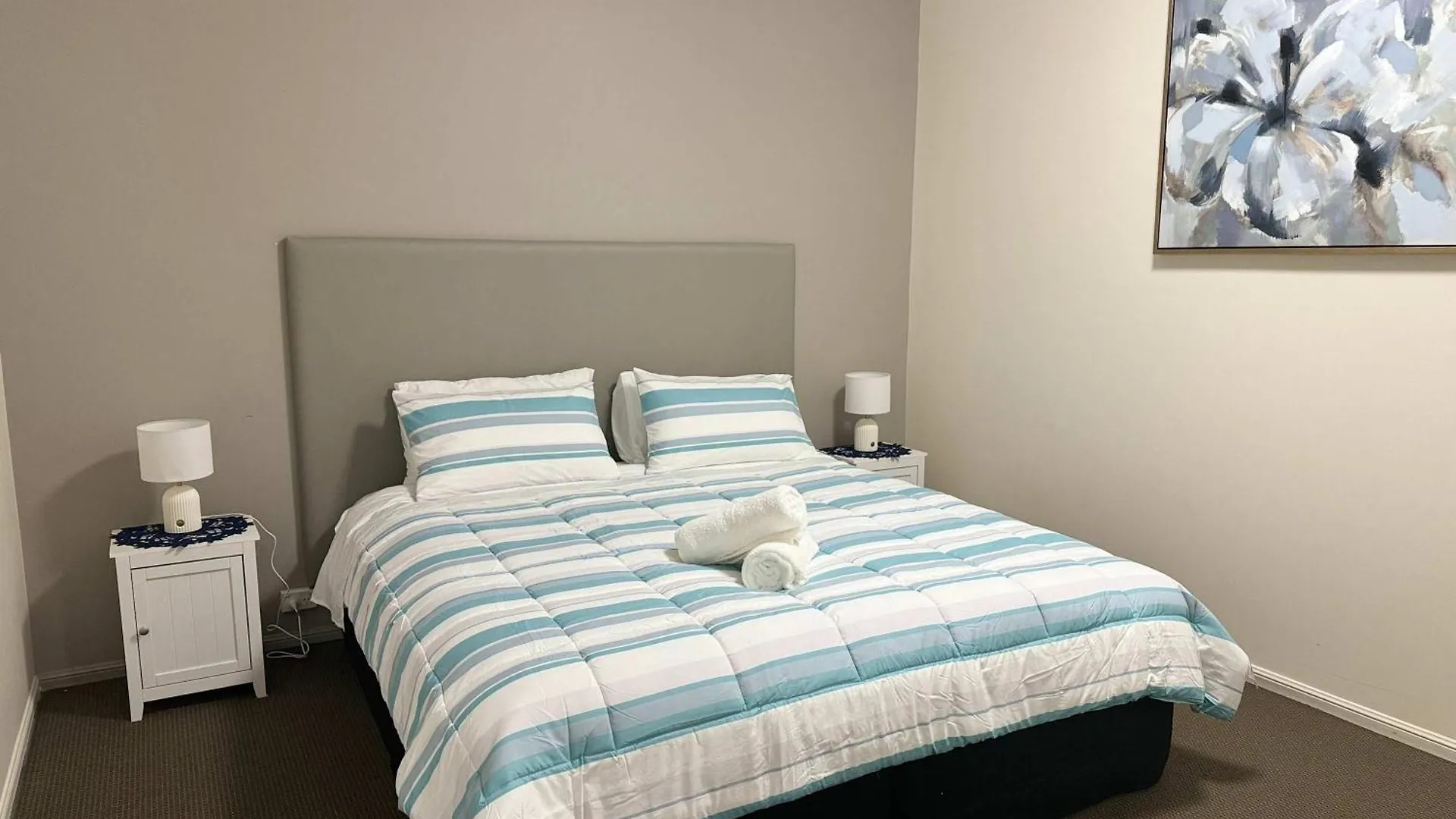 The Anchorage Escape Apartment - Steps Away From City, Ferry And Stadium Townsville 0*,