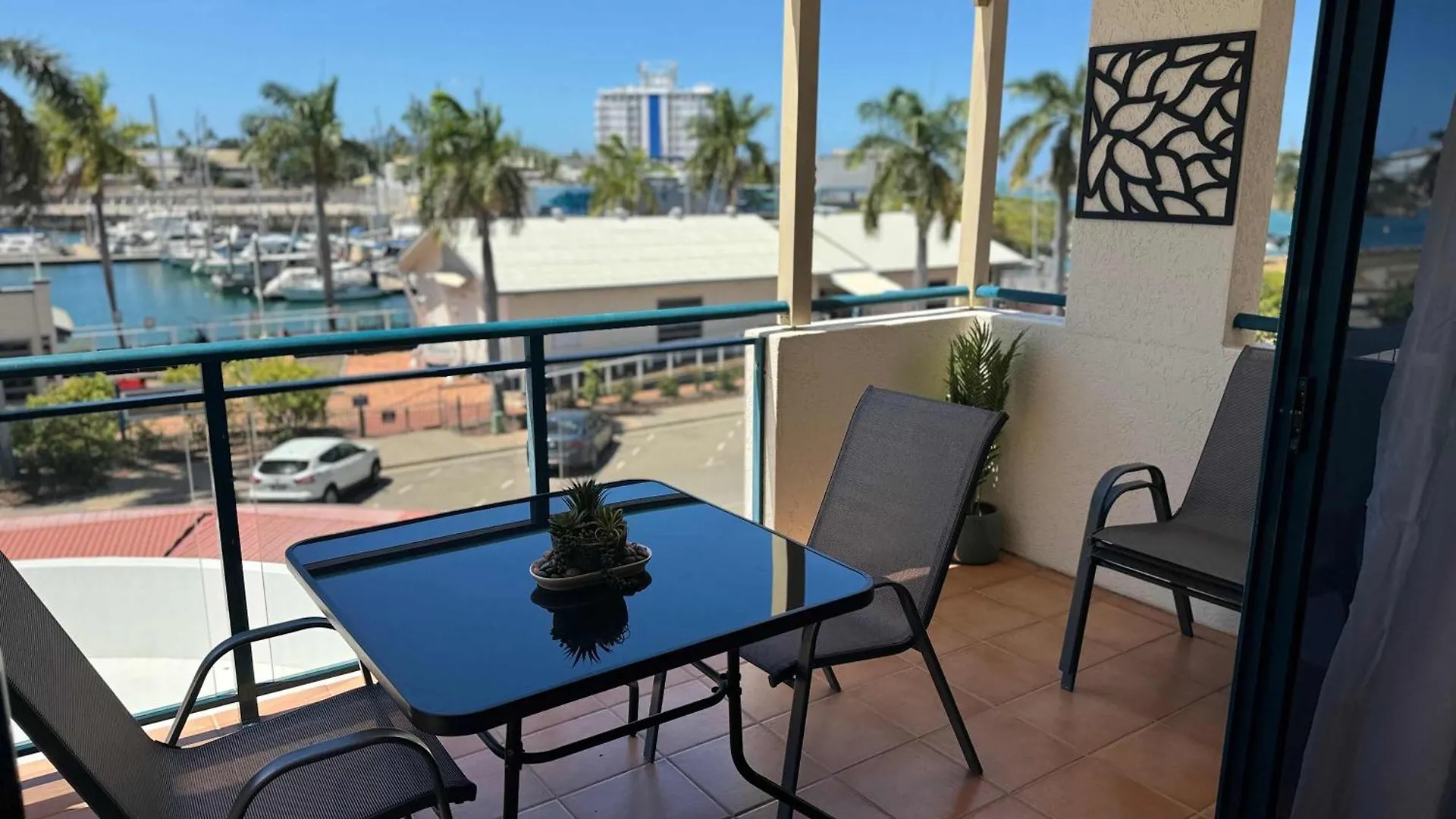 The Anchorage Escape Apartment - Steps Away From City, Ferry And Stadium Townsville